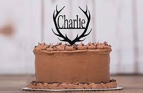 En torno a ellos se concentra la atención de fotógrafos, invitados y siempre hay alguien que quiere adelantarse en plan catador y darle un mordisco. Amazon Com Decoracion Personalizada Para Tartas Diseno De Ciervo Cualquier Edad Nombre Para Tarta Acrilico Decoracion Para Ciervos Cumpleanos Decoracion Para Tartas Para Adolescentes Comida Gourmet Y Abarrotes