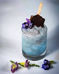 Blue Smoothie Milk Shake Made With Butterfly Pea Flower Powder Syrup Coconut Milk And Topped With Ice Eatable Flowe Eatable Flowers Milk Smoothie Flower Food
