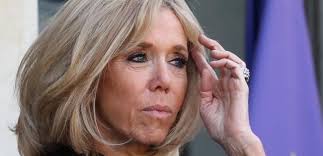 Brigitte Macron porte-t-elle une perruque ? On a (enfin) la réponse