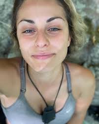 Kelly Hays's Instagram, Twitter & Facebook