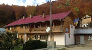 Dispune de un spatiu generos in curte foisor, parcare auto,teren sport. Bookfast Ro Pensiunea 14 Scaune Casoca Romania