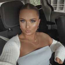 Minerva Vasquez (@minnie_vqz)