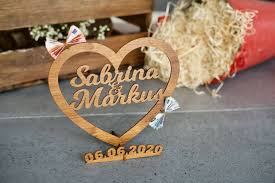 Auch ein schönes holzherz mit individueller gravur oder eine romantische holzpuzzle karte eignen sich sehr gut zur hochzeit. Individuelles Geschenk Zur Hochzeit Aus Holz Gross Grapefruit De
