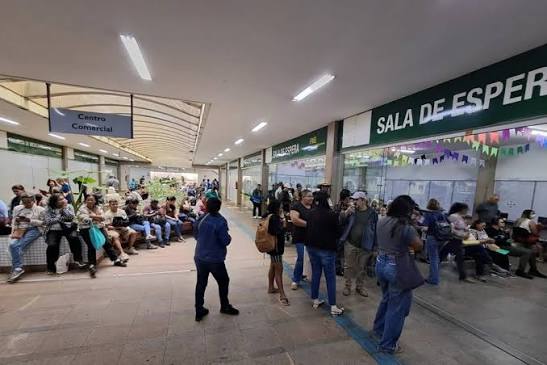 Farmácia de Alto Custo da 102 Sul vira alvo de críticas por demora e filas:  “situação vexatória”, dizem pacientes Pacientes que dependem da Farmácia de Alto  Custo da 102 Sul, em Brasília,