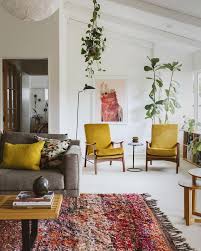 Bold Colours In This Mid Century Modern Home Midcentury Midcenturymodern Midcenturymoderndecor House Interior Living Room Color Living Decor