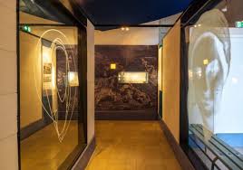 Bernadette soubirous (/ˌbɜːrnəˈdɛt ˌsuːbiˈruː/, french: Musee Bernadette Sur Les Pas De La Vie D Une Sainte