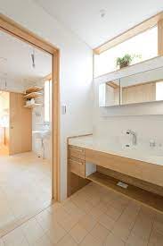 洗面脱衣室 ユーティリティー キッチンへと一直線でつながる家事動線 明るく見えますがすべて北向きの窓 高窓にすることで十分な採光を得られました 家 ハウスデザイン 高窓