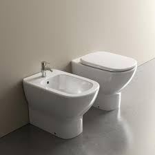La meta per soluzioni di bagni e prodotti da bagno come mobili, docce e suite. Coppia Sanitari Pavimento Filo Muro Ideal Mood Ideal Standard Leroy Merlin