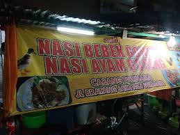 Makanan ini memiliki rasa yang pedas, gurih, dan nikmat dengan tekstur tumbukan tempe yang kasar namun tetap lembut saat. Bikin Sambal Lalapan Cabang Purnama Nasi Bebek Goreng Cabang Purnama Wadung Asri Makanan Delivery Menu Grabfood Id Rasanya Harum Cocok Disantap Dengan Lauk Goreng Dan Lalap Hijab Review