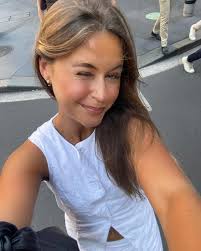 Lisa Sigurdson's Instagram, Twitter & Facebook