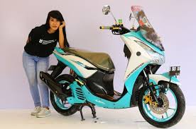 Hingga saat ini warnanya masih digunakan sebagai warna cat rumah. Ikutan Customaxi 2020 Bekasi Yamaha Lexi Milik Peserta Cewek Ini Ternyata Punya Kisah Menarik Gridoto Com