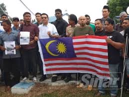 Aku tak mau kehilangan siti nurhaliza. posting dengan nada perdamaian yang disampaikan oleh diva malaysia ini sebenarnya mahu netizen indonesia menghentikan pertengkaran dengan masyarakat. 20 Ngo Perak Lapor Polis Bendera Terbalik
