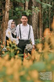 Jun 09, 2021 · tak lama lagi pasangan lesti dan rizky billar akan segera melaksanakan pernikahan. Fotografer Pernikahan Wedding Yogyakarta Indonesia Via Foto Prewedding Outdoor Tema Hijab Casual