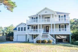 5115 Barlow Lane Kitty Hawk Nc 27949 450 000 Beds 5 Baths 4 1 Sq Ft 2 800 Call Audra Shackelford At 252 475 4374 Us Real Estate Real Estate Box Houses