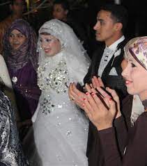 Deswegen ist eine vorherige absprache mit der braut immer eine gute hilfestellung auf der suche nach dem geeigneten brautmutterkleid. Eine Agyptische Hochzeit