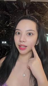 Damon's Makeup-Free Look and Swimming Pool Fun