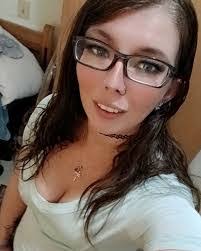 Ariel Chandler's Instagram, Twitter & Facebook