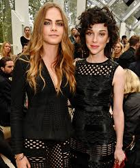 Cerca il centro assistenza più vicino a te. St Vincent Song New York About Cara Delevingne