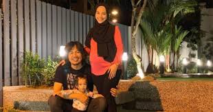 Tahniah buat pasangan selebriti, jep sepahtu dan sari yanti yang menerima kehadiran orang baru! Di Usia Perkahwinan Yang Ke 3 Sari Yanti Umum Hamil Enam Bulan Mingguan Wanita