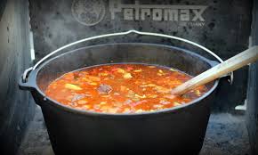 Gulaschsuppe Aus Dem Dutch Oven Rezept Fur Die Herzhafte Suppe Aus Dem Petromax Feuertopf Eine Ideale Suppe Auch F Gulaschsuppe Gulasch Gulaschsuppe Rezepte