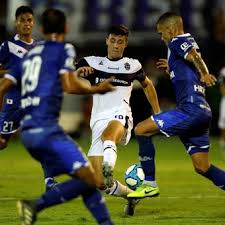 Velezsarsfield net la hinchada fortinera en el bosque, alentando a vélez que enfrentaba a gimnasia. Puntito Para Los Dos