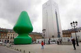 Paris Christmas Tree Butt Plug in the Place Vendome 