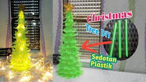 Selain membuat kerajinan tangan dari botol bekas kamu juga bisa membuat kerajinan tangan dengan memanfaatkan koran bekas loh. Cara Membuat Pohon Natal Ranting Dari Gelas Plastik Twig Christmas Tree From Used Plastic Glass Youtube