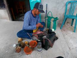 Udara menekan ke segala arah dan bentuknya mengikuti bentuk wadahnya. Bagaimana Bentuk Udara Ketika Ditiupkan Ke Kantong Plastik Peranti Guru