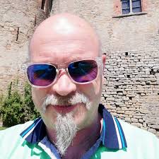 Con enorme tristezza devo comunicare la prematura scomparsa di Michela  Ricci, nostra collega a Genova dal 2000 al 2014. Da tempo lottava con una  grave malattia, purtroppo mi è arrivata la notizia