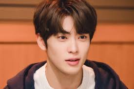 On february 24, the drama's production team released a statement to announce that the premiere of the drama, originally scheduled for february 26, had been delayed due to an issue surrounding one of the cast members, as well as for improve the quality. Nct S Jaehyun Becomes A Playful And Brilliant College Student For Upcoming Drama Dear M Soompi