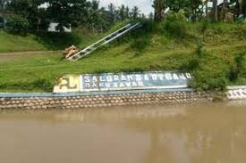 Arti mimpi menangkap ikan ini juga bisa diartikan berbeda apabila didalam mimpi muncul tempat atau lokasi yang digunakannya untuk menangkap apabila kamu mengalami mimpi menangkap ikan dari air jernih itu artinya kamu akan berhasil di dalam segala usahamu yang telah kamu kerjakan selama ini. Limbah Pabrik Gula Masuk Sungai Ribuan Ikan Mati