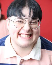 HELLOOOO 2025! 👏🏻✨🌈 I am HERE! Cast me! Here's new headshots! 🤩