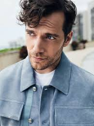 Henry Cavill: "Leo todas las críticas, todos los foros de internet, e  intento aprender y aceptarlo todo, lo bueno y lo malo, porque en el medio  de ambas cosas es donde más