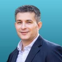 Kirsten Strauss's Instagram, Twitter & Facebook