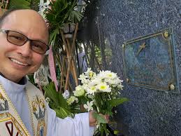 On your second death anniversary, Fr. Sal, I pray that your soul be  embraced by the merciful and loving arms of God in heaven. God bless your  gracious soul!!! Amen.