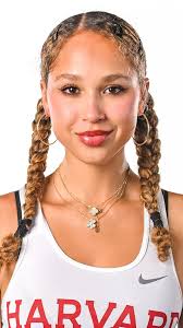 Holly Fischer's Instagram, Twitter & Facebook