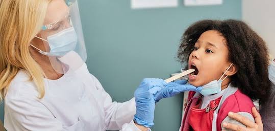 Có lẽ ít nhiều các bạn đã có những lần khám sức khỏe trên trường lớp hoặc  tại những cơ sở y tế. Và một trong những thứ mọi người phải trải