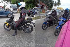 Gambar 3 buah lingkaran kecil di dalam roda dan jangan lupa menambahkan 2 garis pada roda depan dan hubungkan garis tersebut dengan badan motor. Yamaha Y15zr 2021 Akan Tiba Di Malaysia Tidak Lama Lagi