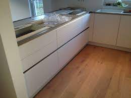 grifflose kuche mit glasfront fertiggestellte kuchen schuller c3 schuller kuchen kuchen planung kuchenstil