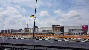 Di kuala lumpur juga terletaknya menara berkembar tertinggi di dunia, iaitu menara berkembar petronas yang menjadi mercu tanda kuala lumpur. Siakap Keli Aeon Mall Terbesar Di Malaysia Akan Dibuka Facebook
