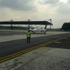 Wmkf) atau lapangan terbang sungai besi dikenali juga sebagai 'airport lama' adalah sebuah lapangan terbang yang terletak di sungai besi, kuala lumpur bersebelahan dengan lebuh raya utara selatan dan terowong smart. Photos At Unit Udara Polis Sg Besi 1 Tip From 408 Visitors
