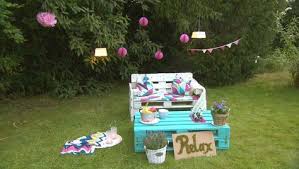 Fruhstucksfernsehen Do It Yourself Mobel Aus Europaletten Und Moosgraffiti In 2020 Moos Graffiti Europaletten Mobel Europalette