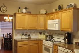 But decorating the kitchen cabinet is not an easy task. Decorating Ideas For Kitchen Cabinet Tops Whaciendobuenasmigas