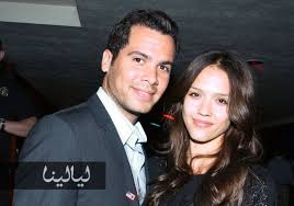 صور جيسيكا ألبا تتجول بسيارتها الجديدة مع زوجها كاش وارن