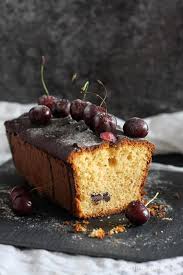 1214,2 kilojoules (kj), ist der kategorie desserts zugeordnet und. Castlemaker Food Lifestyle Magazin Joghurt Kirsch Kuchen Aus Der Kastenform Mit Knackigem Schokoguss Castlemaker Food Lifestyle Magazin