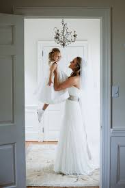 In this category, you'll find some ideas that are unique. 36 Cute Wedding Photo Ideas Of Bride And Flower Girl Deer Pearl Flowers