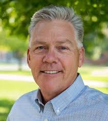 Lee Patten's Instagram, Twitter & Facebook