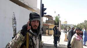 I talebani controllano tutti i valichi di frontiera dell'afghanistan e l'aeroporto di kabul è rimasta l'unica via di uscita dal paese. Bbiqquz0kogbpm