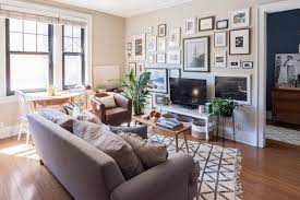 This First Time Studio Dweller Has Diyed An Organized And Beautiful 400 Square Foot Home Small Room Design Livingroom Layout Gallery Wall Living Room