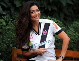 Marido da cristine, pai do bernardo e da isabela. Torcedores Famosos A Vascaina Juliana Paes